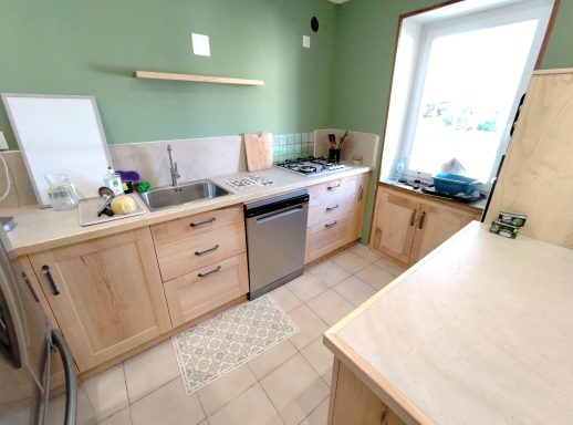 Cuisine Cuisine en frêne avec plans de travail carrelé